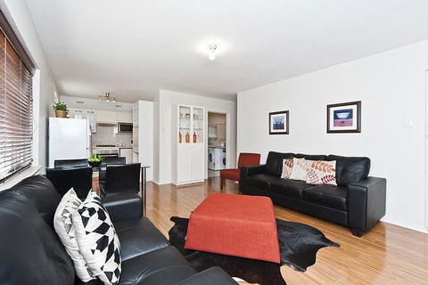 Lucy's House - Hotel VIC 8