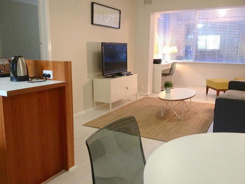 Townshend Rd - Hotel VIC 16