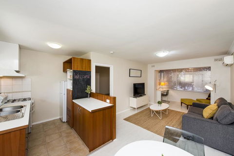 Townshend Rd - Hotel VIC 12
