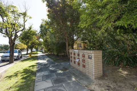 Townshend Rd - Hotel VIC 34