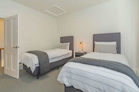4 Bedroom House - Hobart CBD - Free Parking - Free WIFI - Hotel VIC 13