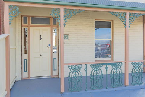4 Bedroom House - Hobart CBD - Free Parking - Free WIFI - Hotel VIC 25