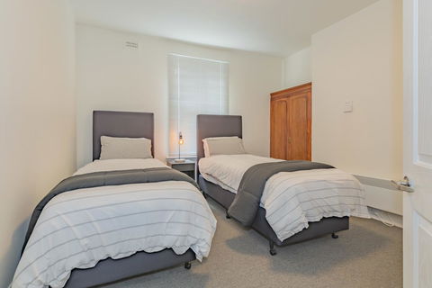 4 Bedroom House - Hobart CBD - Free Parking - Free WIFI - Hotel VIC 3