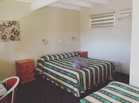 Book Peak Hill Accommodation Vacations Hotel VIC Hotel VIC