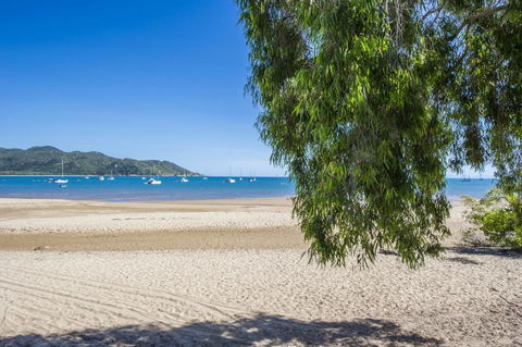 On The Beach - Hotel VIC 0