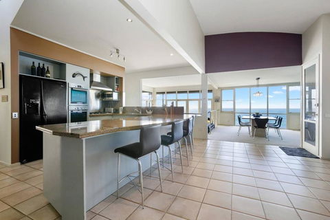 PANORAMA VIEWS - Spectacular Ocean Views - Hotel VIC 2