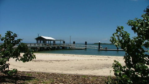 Pet Friendly Lowset Home With Room For A Boat, Wattle Ave, Bongaree - Hotel VIC 2