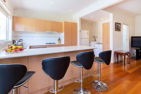 RENOVATED BEACH BEAUTY - ROSEBUD - Hotel VIC 2