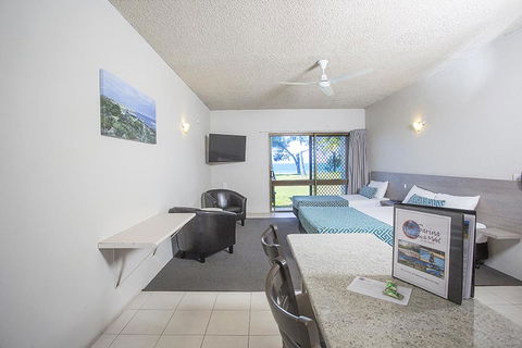 Sarina Beach Motel - Hotel VIC 3