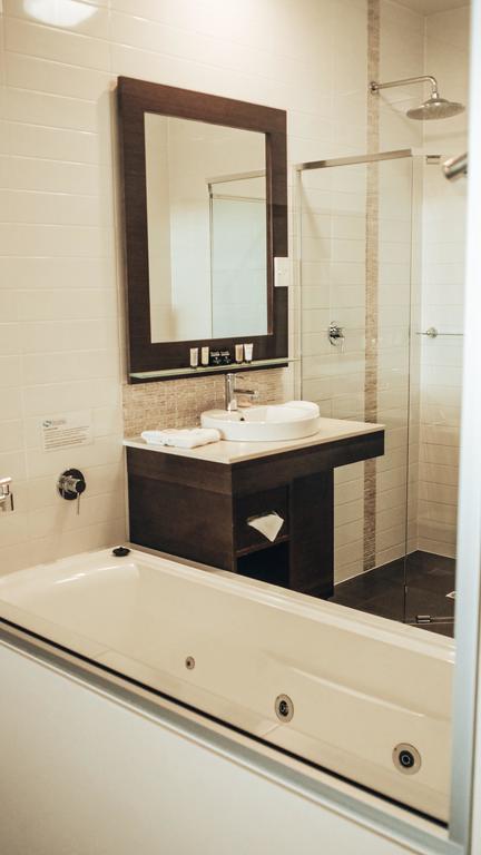 Sfera's Park Suites & Convention Centre - Hotel VIC 3