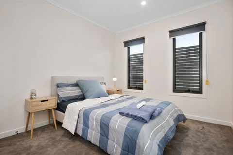 Sleek, Modern Capel Sound! - Hotel VIC 1