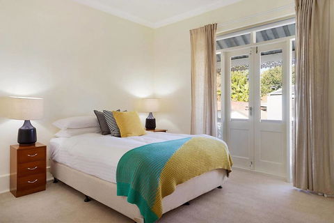 Spacious Victorian With Harbour View Terrace - Hotel VIC 1