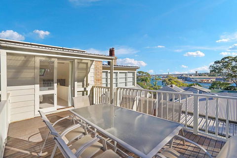 Spacious Victorian With Harbour View Terrace - Hotel VIC 3