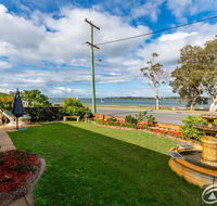 Spoil yourself with the perfect position of this first floor Unit - Hotel VIC