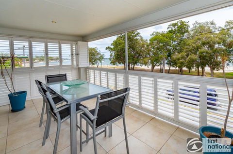 Stunning Waterfront Home With Pool - Sylvan Beach Esp, Bellara - Hotel VIC 1