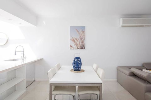 Stylish Executive Apartment With Balcony - Hotel VIC 3