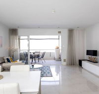 Stylish Executive Apartment With Balcony - Hotel VIC