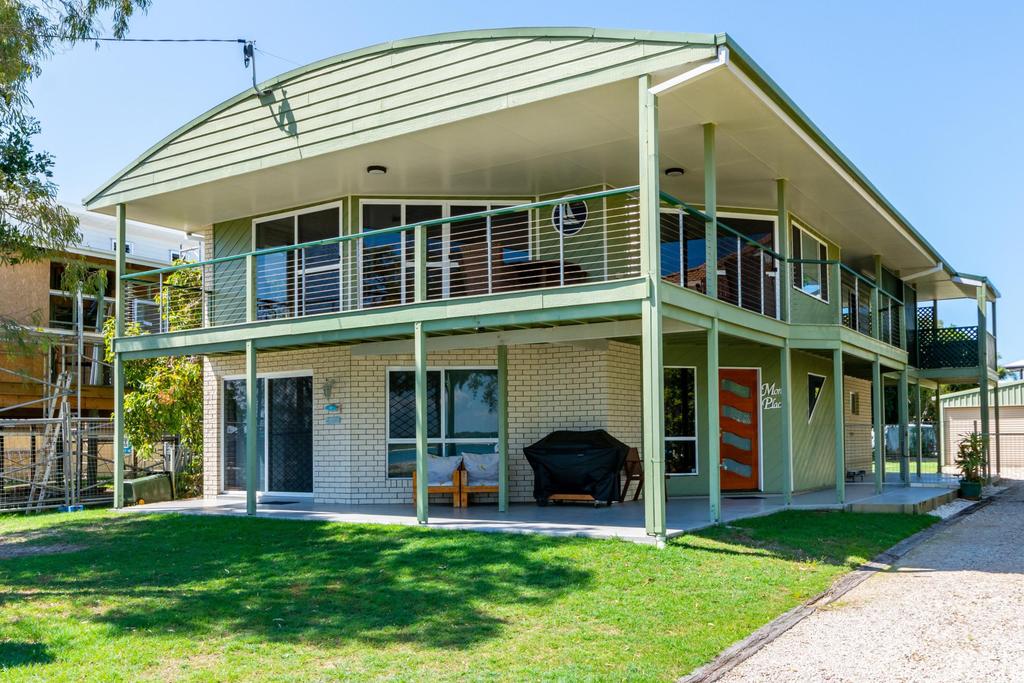 Arana Hills QLD Hotel VIC