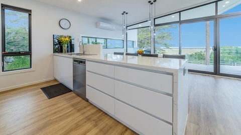 SWEEPING VIEWS - FREE WIFI & NETFLIX - PET FRIENDLY (OUTSIDE ONLY) - Hotel VIC 3