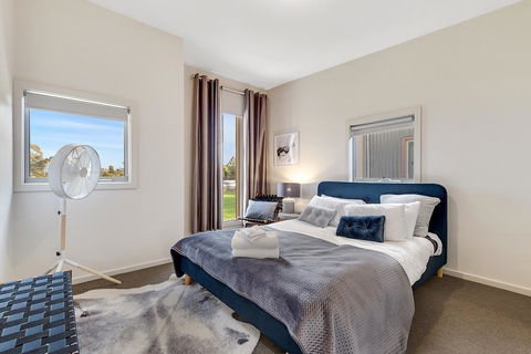 Tangles - Hotel VIC 1
