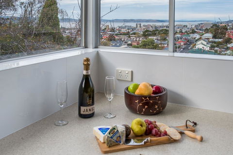 City Lights - Hotel VIC 18