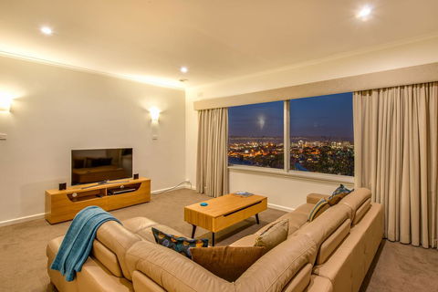 City Lights - Hotel VIC 1