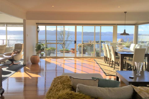 Sunrise On The Bay - Hotel VIC 10