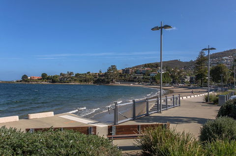 Sunrise On The Bay - Hotel VIC 19