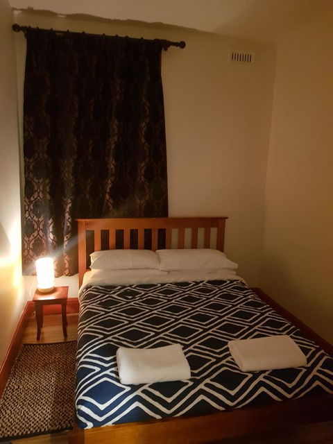 Little Nee's - Hotel VIC 10