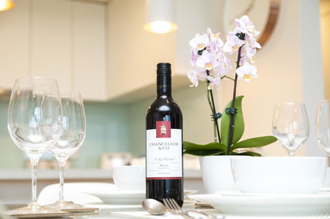 Signature Waterfront Apartments - Hotel VIC 10