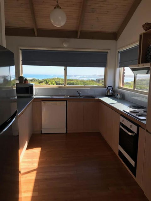 Sunsets On Martyrs Luxury Coastal Beach House Peterborough - Hotel VIC 9
