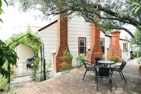 Miss Pym's Cottage - Hotel VIC 4
