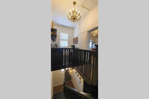 The Dewhurst - Sophisticated Entire CBD Apartment - Hotel VIC 2