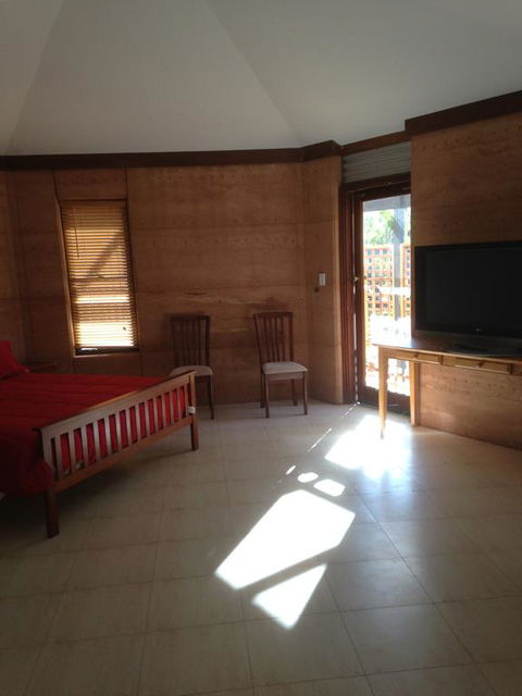 The Folly - Hotel VIC 2