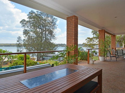 The House On The Lake @ Fishing Point, Lake Macquarie - Honestly Put The Line In And Catch Fish - Hotel VIC 0