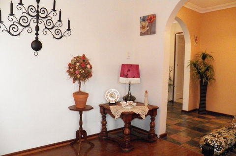 The Spanish Retreat And BnB - 24 Hrs - Hotel VIC 2