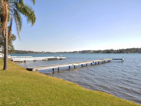 The Studio On The Lake @ Fishing Point, Lake Macquarie - Honestly Put The Line In And Catch Fish - Hotel VIC 0
