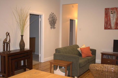 The Yellow Daisy - Hotel VIC 3