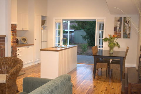 The Yellow Daisy - Hotel VIC 0