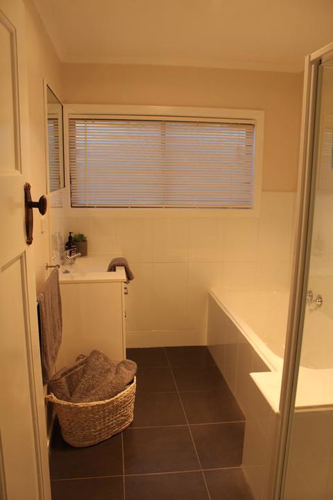 The Yellow Daisy - Hotel VIC 2