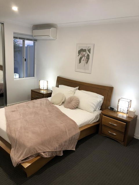 Three Bedroom, Two Bathroom Family Home - Hotel VIC 2