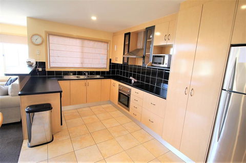 Torino 6 - Lake Jindabyne & Snowy Mountain Views - Hotel VIC 3