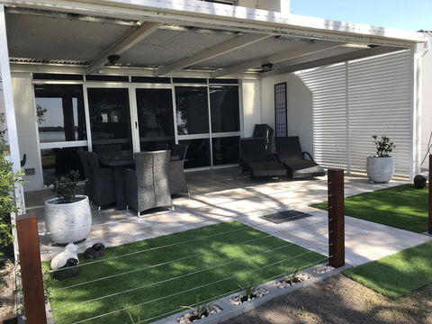 TREAT YOURSELF To Something Special! - Hotel VIC 2