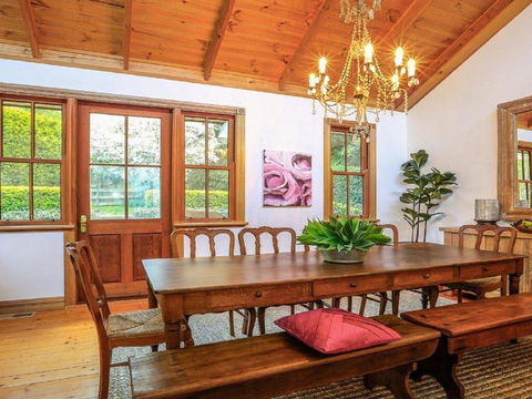 Treetops - Elegant, Inviting, Designer, Cedar Home - Hotel VIC 3