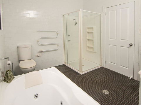 Tuppy's On The Lake - Hotel VIC 3