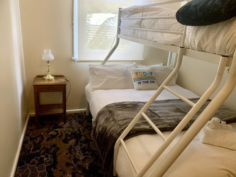 Victoria Albert Guest House Bar Cafe And Restaurant - Hotel VIC 2