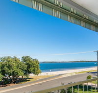 VIEWS VIEWS VIEWS Front Top Floor Waterfront Unit - Chnook Apartments South Esp Bongaree - Hotel VIC