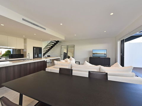 Villa Capri Waterside At Trinity Point - Hotel VIC 3