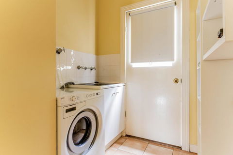 WALKIN' ON SUNSHINE - Hotel VIC 3