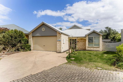 WALKIN' ON SUNSHINE - Hotel VIC 0